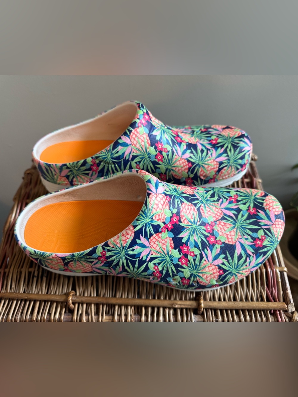 Dansko Size 9/Euro 40 Tropical Clogs